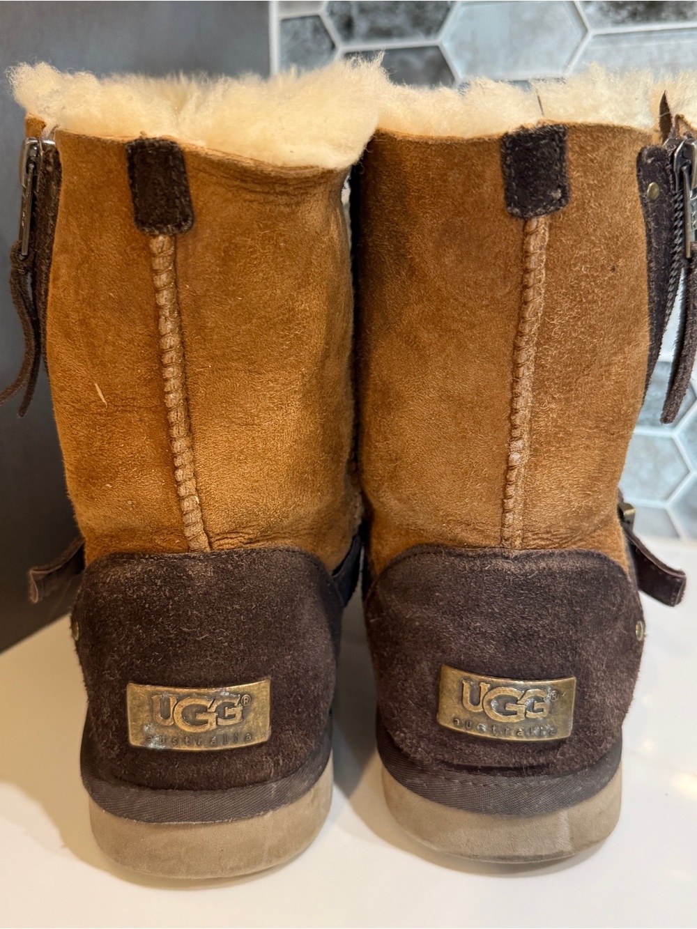 Ugg Blaise Classic Shearling Boots - size 9 - Picture 6 of 11